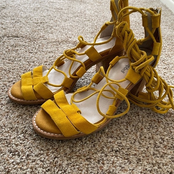 Jeffery Campbell Linares Mustard Suede Shoes Size 7 - Picture 3 of 8